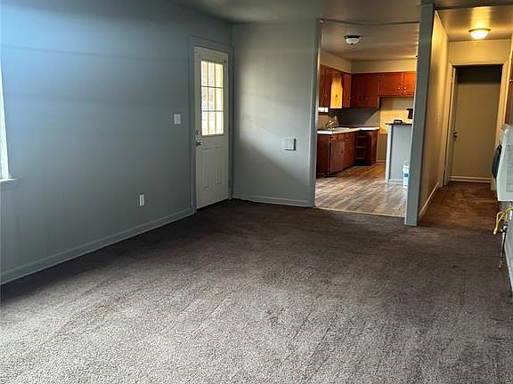 5th image of 101 E Murray St