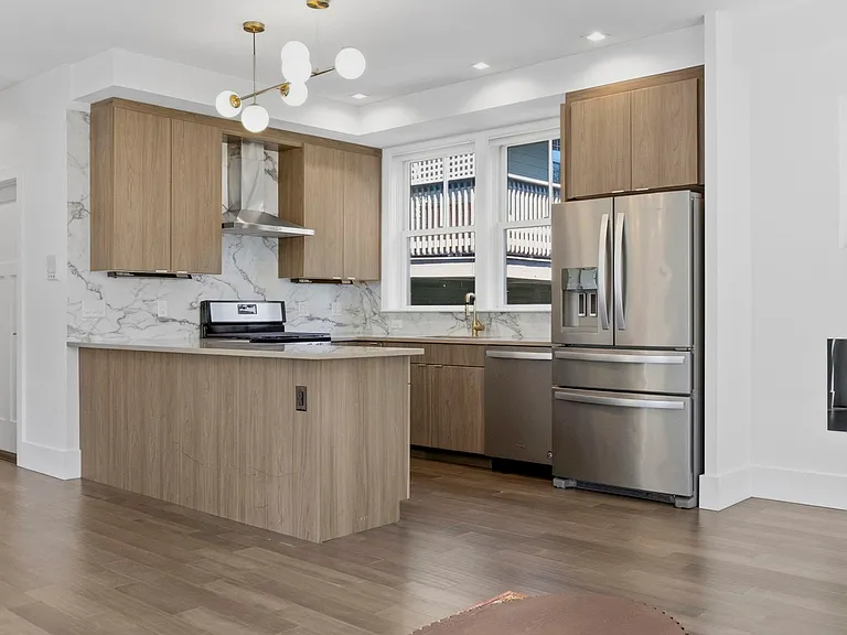 10 Spring Garden St #3 — Photo 6