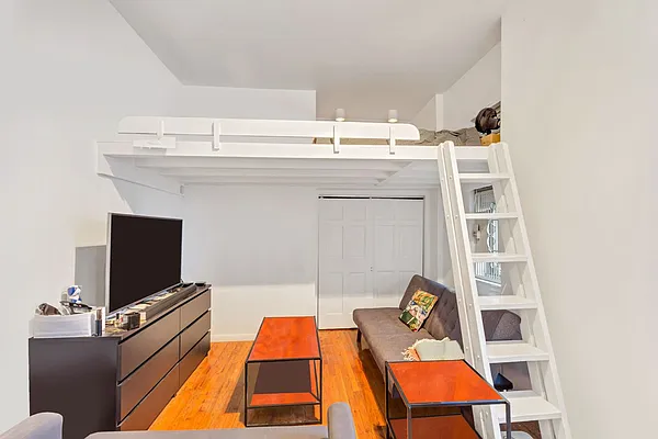 Rented by Compass | media 26