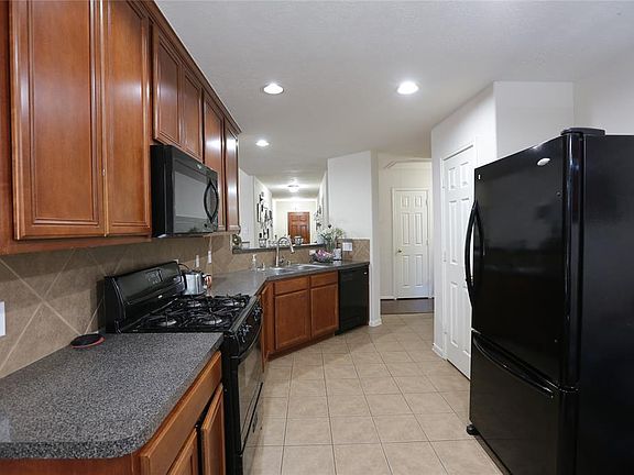 4th image of 11042 Ferndale Way Dr