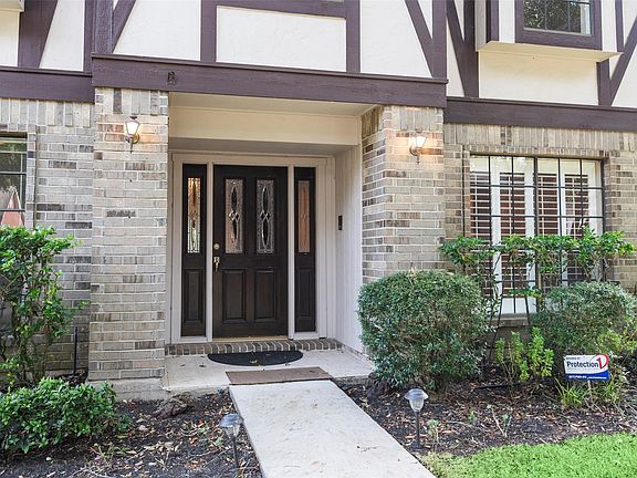 4th image of 2415 Parkwood Ln