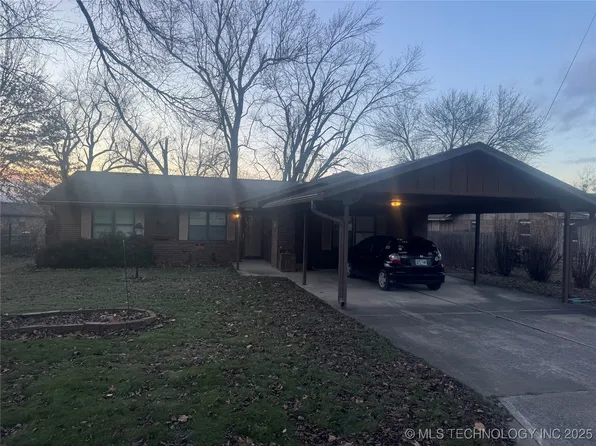 609 N Washington Ave, Wagoner, OK 74467