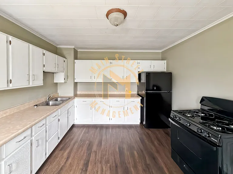210 Bay St — Photo 2