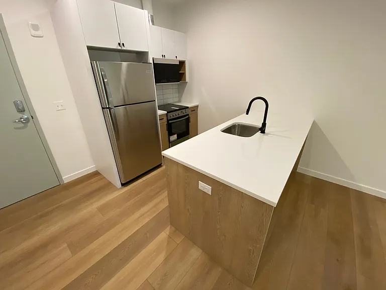 104 Howe St — Photo 57