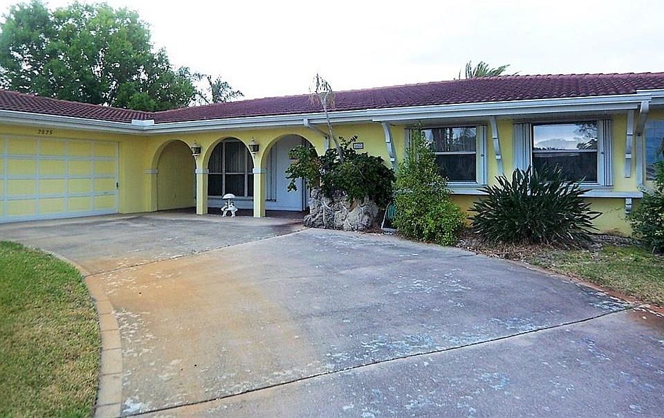 1st image of 2825 SE Italy St