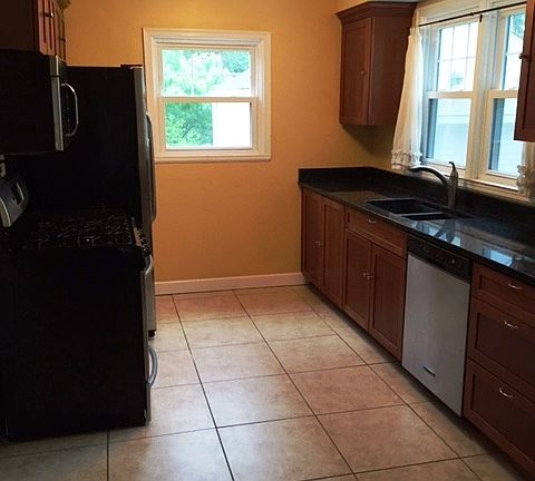 5th image of 4 Wallace Dr