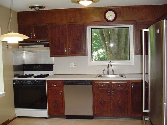 Huge eat in Kitchen