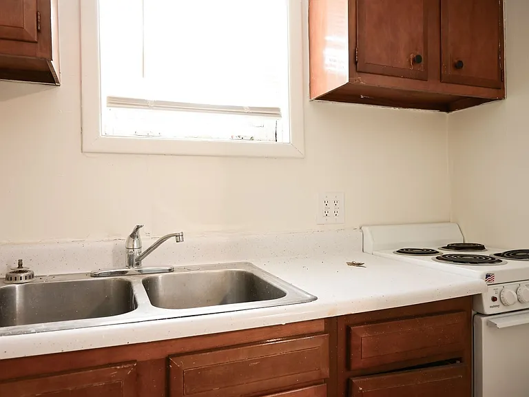 Park Apartments — Photo 22