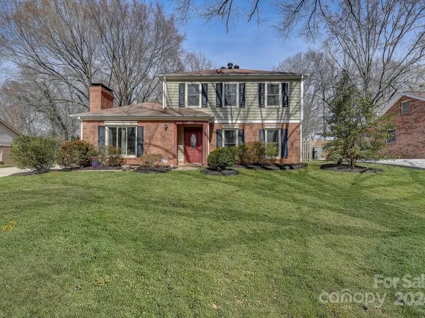6312 Forest Way Dr, Charlotte, NC 28212