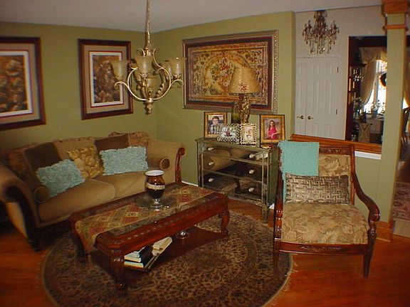 3rd image of 2040 N Evergreen Ave #16