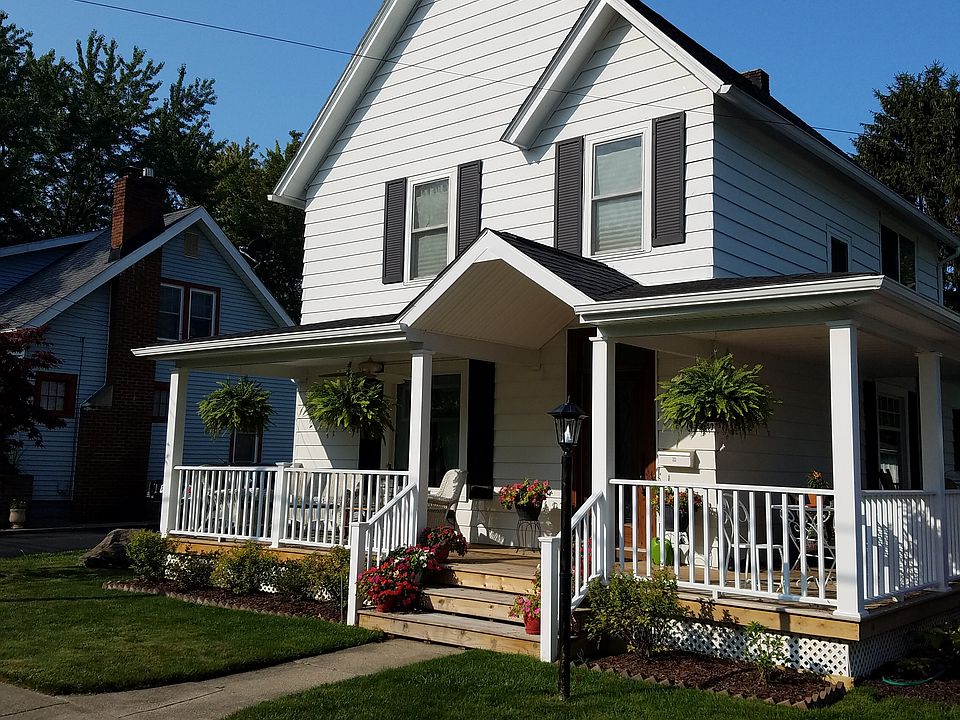 2nd image of 216 S 2nd St