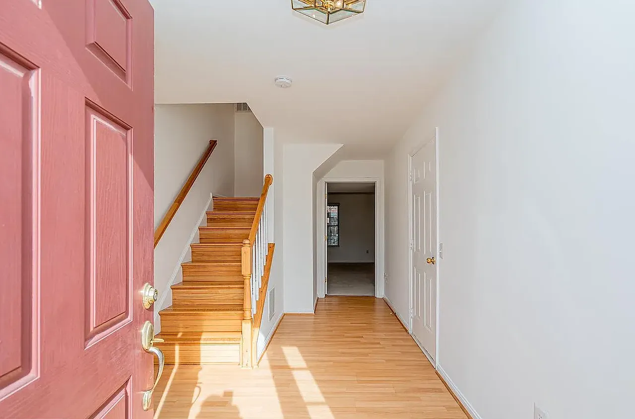 3 bed, 3.5 bath, 1800 sqft, $3,100 — Photo 4