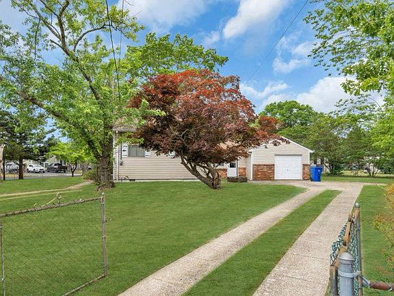 5th image of 304 Lillian Ln