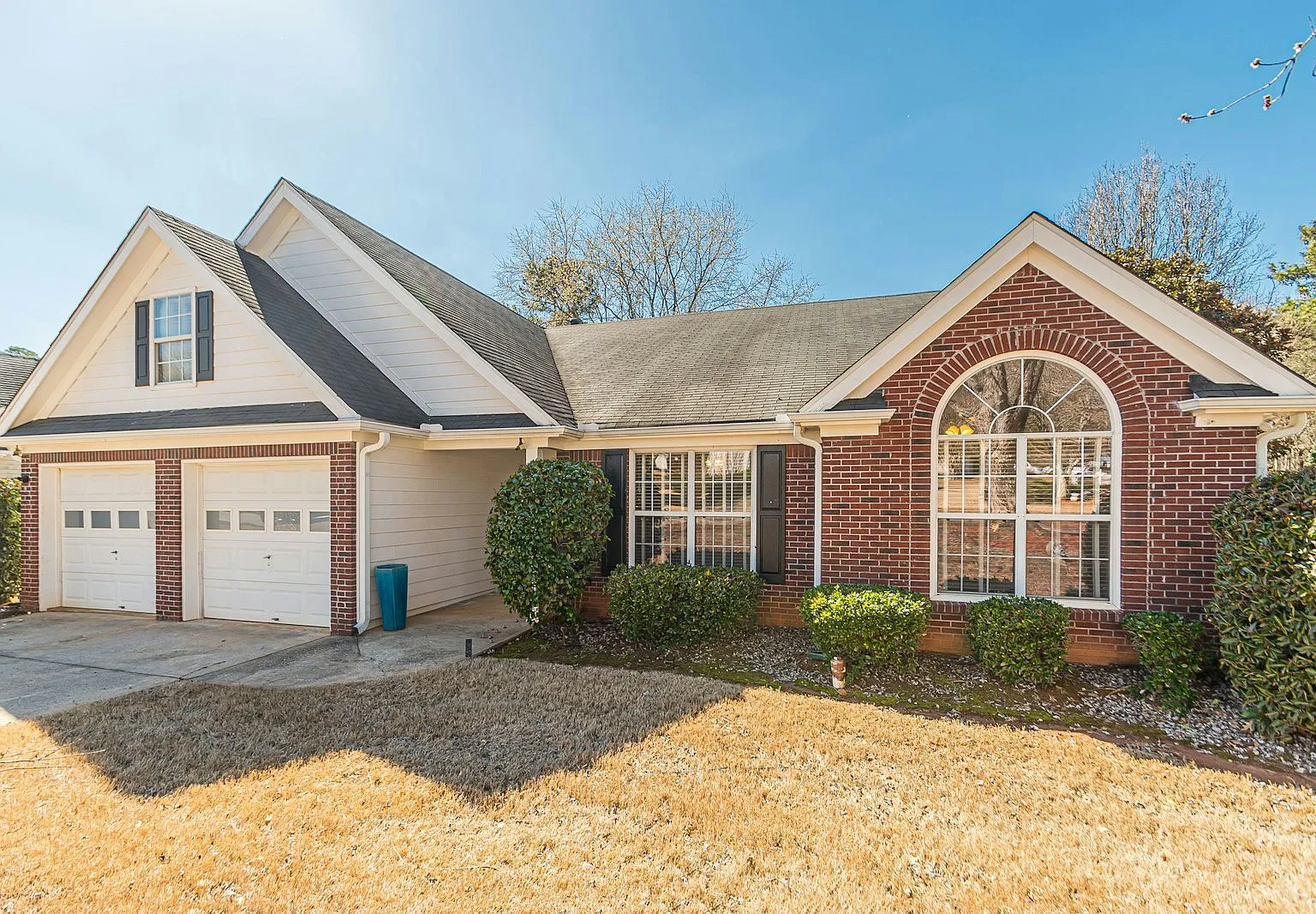5755 Lakeview Circle — Photo 2