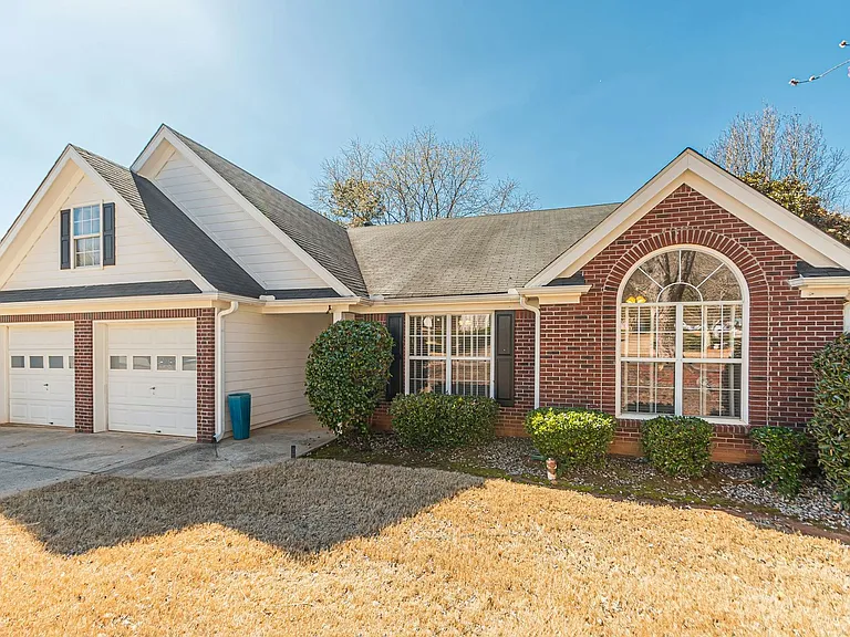 5755 Lakeview Cir — Photo 2