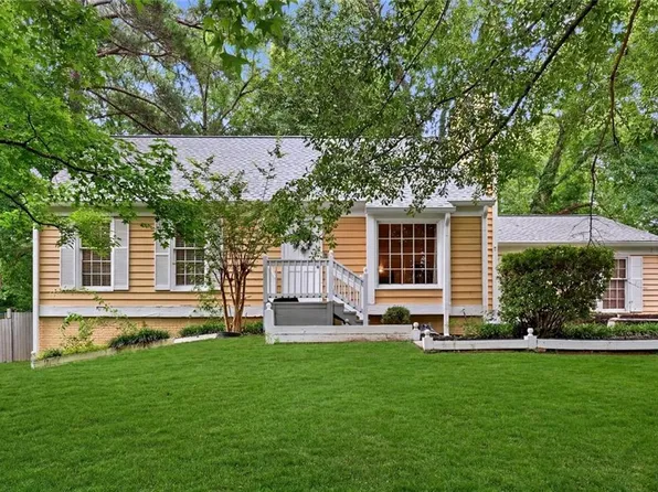 301 Hip Pocket Rd, Peachtree City, GA 30269