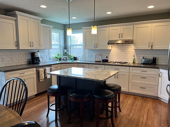 5th image of 6348 W Canterbury Dr NE