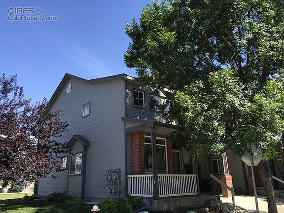 Beautiful End Unit in Poplar Grove