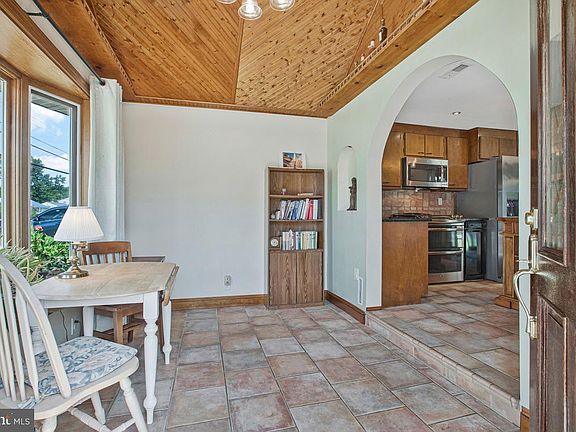 4th image of 209 Carroll Rd