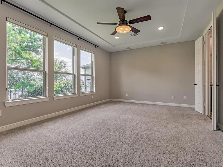 11 Shumard Oak Dr — Photo 17
