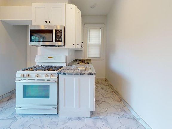 5th image of 202 Baker St APT 1