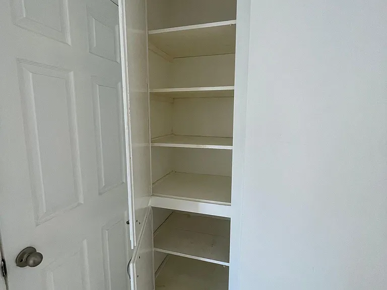 933 6th St #9 — Photo 9