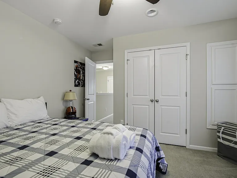 225 Urbano Ln — Photo 33