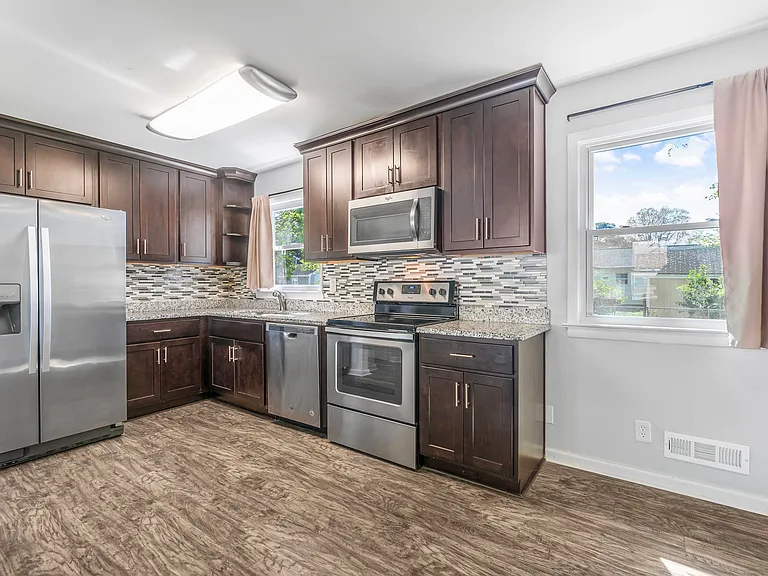 6419 Grimes Ave — Photo 2