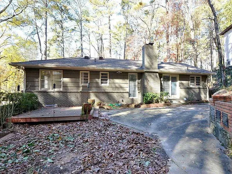 1019 Crane Rd NE — Photo 3