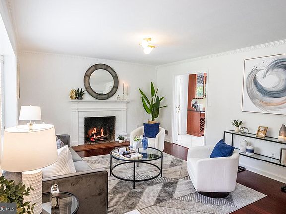 3rd image of 3115 Shadeland Dr