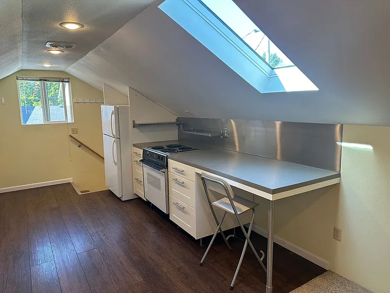 1548 Lincoln St #B — Photo 6