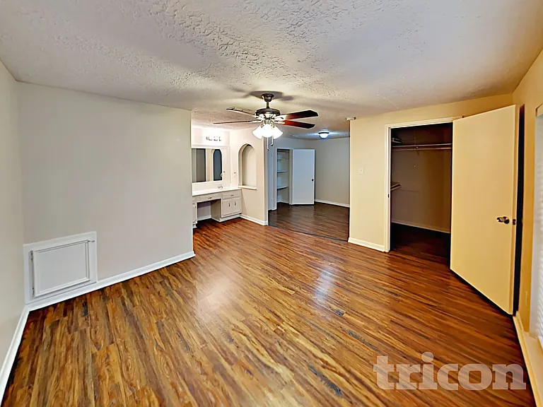 16259 Hollow Wood Dr — Photo 10