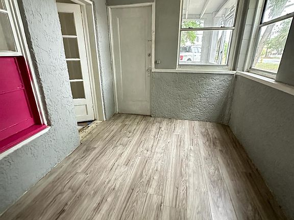 5th image of 202 S 6th St APT 1