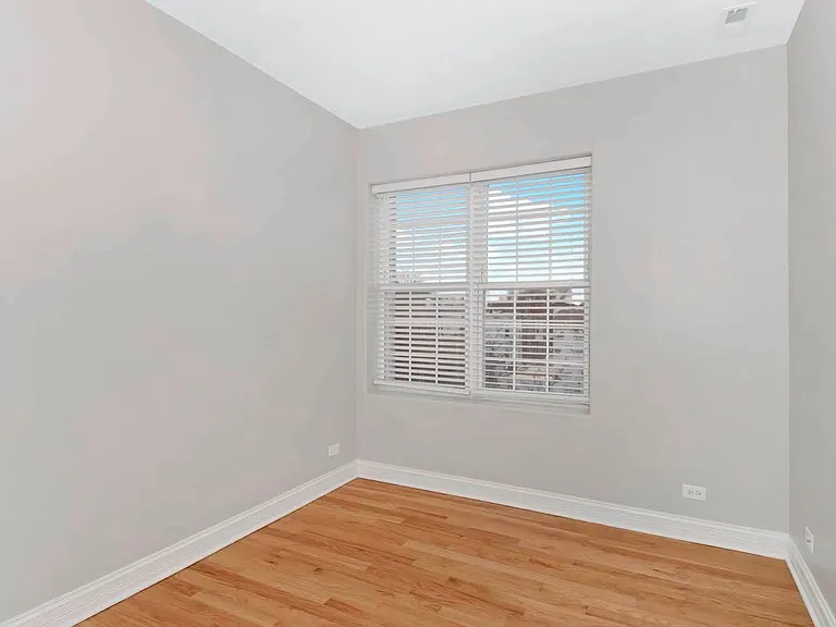 535 E 43rd St #3W — Photo 10