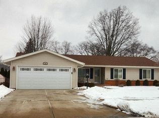 328 Wellington Ave, Elk Grove Village, IL 60007