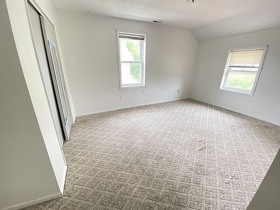 3rd image of 318.5 Laurel Oak St
