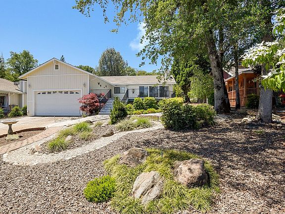3rd image of 18865 Lake Forest Dr