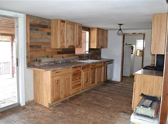2nd image of 424 Caraway Dr