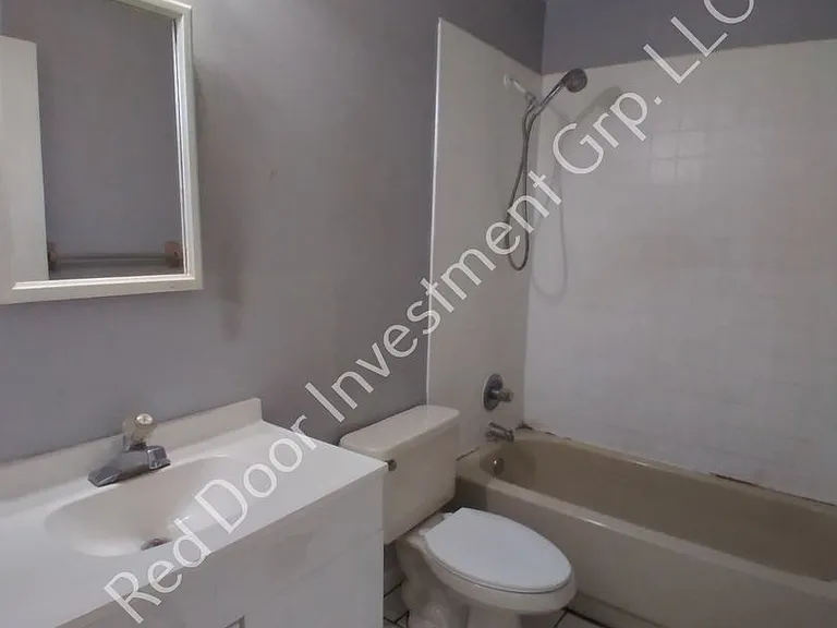 3831 NE 41st St — Photo 16