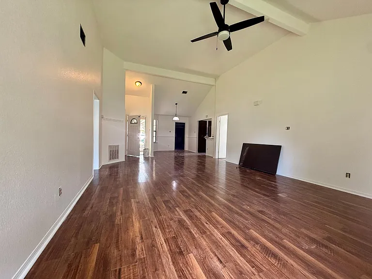 2107 Willow Way — Photo 5