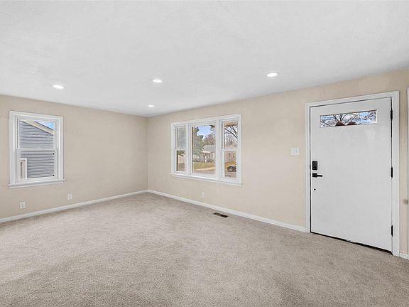 3rd image of 9711 Echo Ln