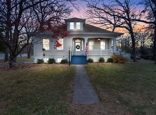 8 Glenoak Pl, Saint Louis, MO 63119