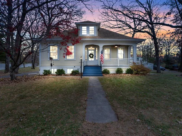 8 Glenoak Pl, Saint Louis, MO 63119