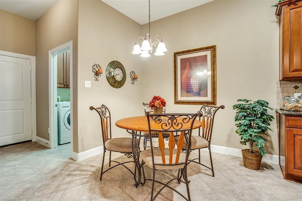 2 bed, 2.5 bath, 1800 sqft, $2,550 — Photo 4