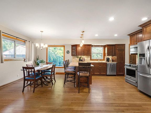 3rd image of 5444 N Dexter AVENUE