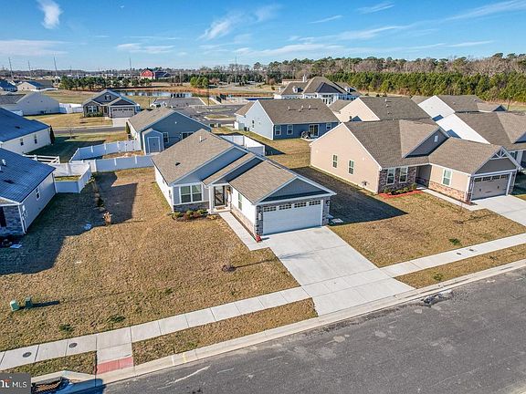 2nd image of 7428 Pinwheel Dr