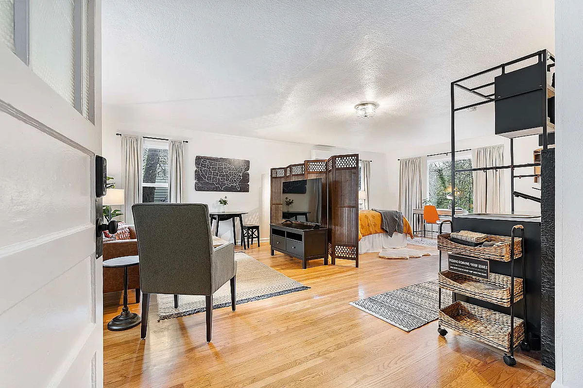 Studio, 574 sqft, $2,000 — Photo 3