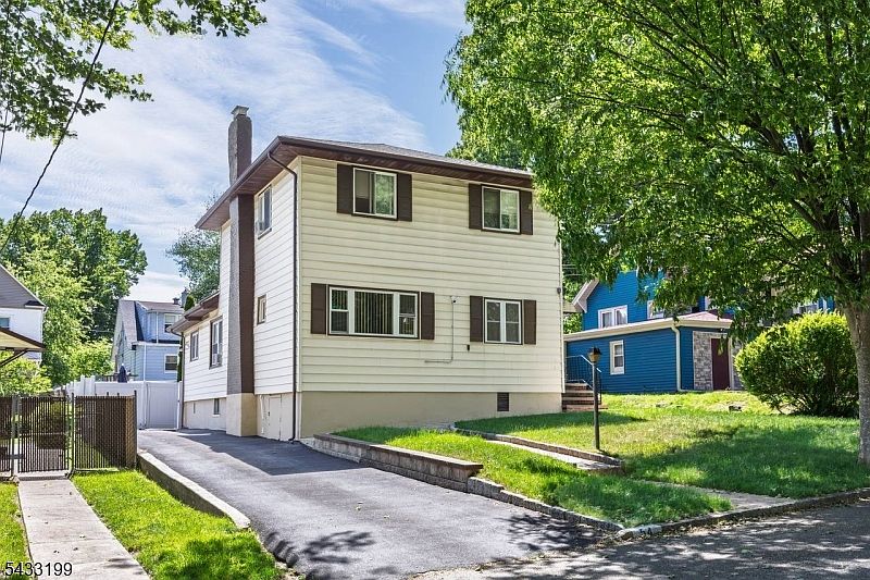 1st image of 54 Bedford Ave