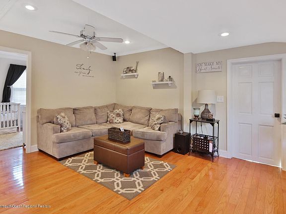 5th image of 1228 Lawrence Ave