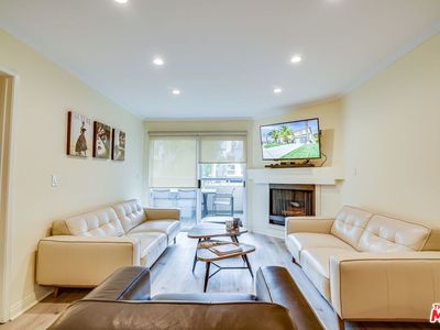 21400 Burbank Blvd APT 115, Woodland Hills, CA, 91367